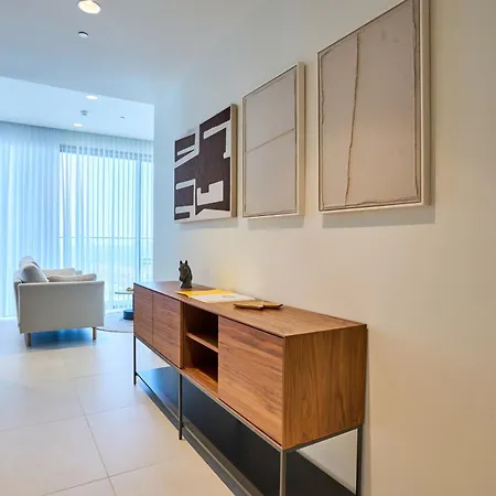 Luxurious Level 26 Getaway Apartment